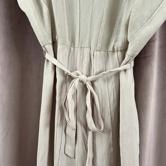 COPY - Diane Von Furstenberg Flutter Sleeve 100% Silk dress - Picture 2 of 6